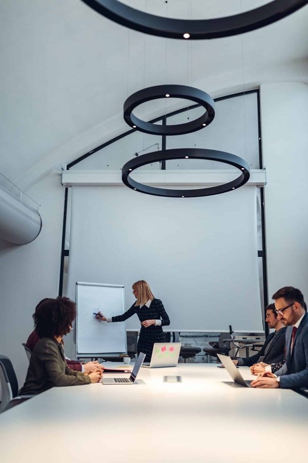 Comment les changements environnementaux influencent-ils les maladies infectieuses émergentes ?